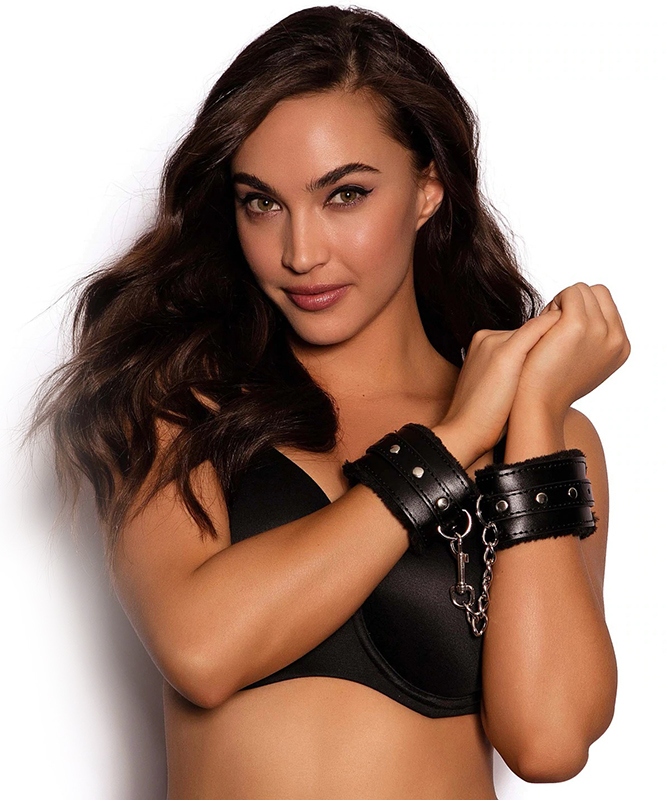 Catuse Maini Sienna cu Blana Artificiala Negre Guilty Toys, #1, Erotic24.ro