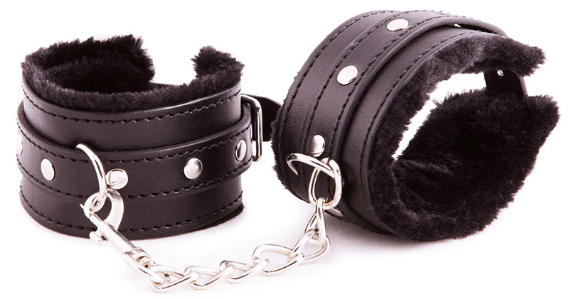 Catuse Maini Sienna cu Blana Artificiala Negre Guilty Toys, #2, Erotic24.ro