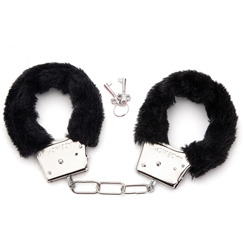 Catuse cu Plus Fuzzy Handcuffs, Negru, Guilty Toys