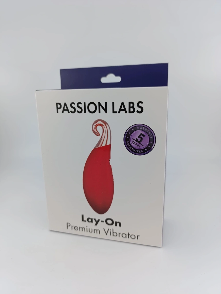 Mini Vibrator Lay-on cu Lantisor Auriu, 10 Moduri Vibratii, Silicon, USB Magnetic, Rosu/Auriu, 6.6 cm, Passion Labs, #7, Erotic24.ro