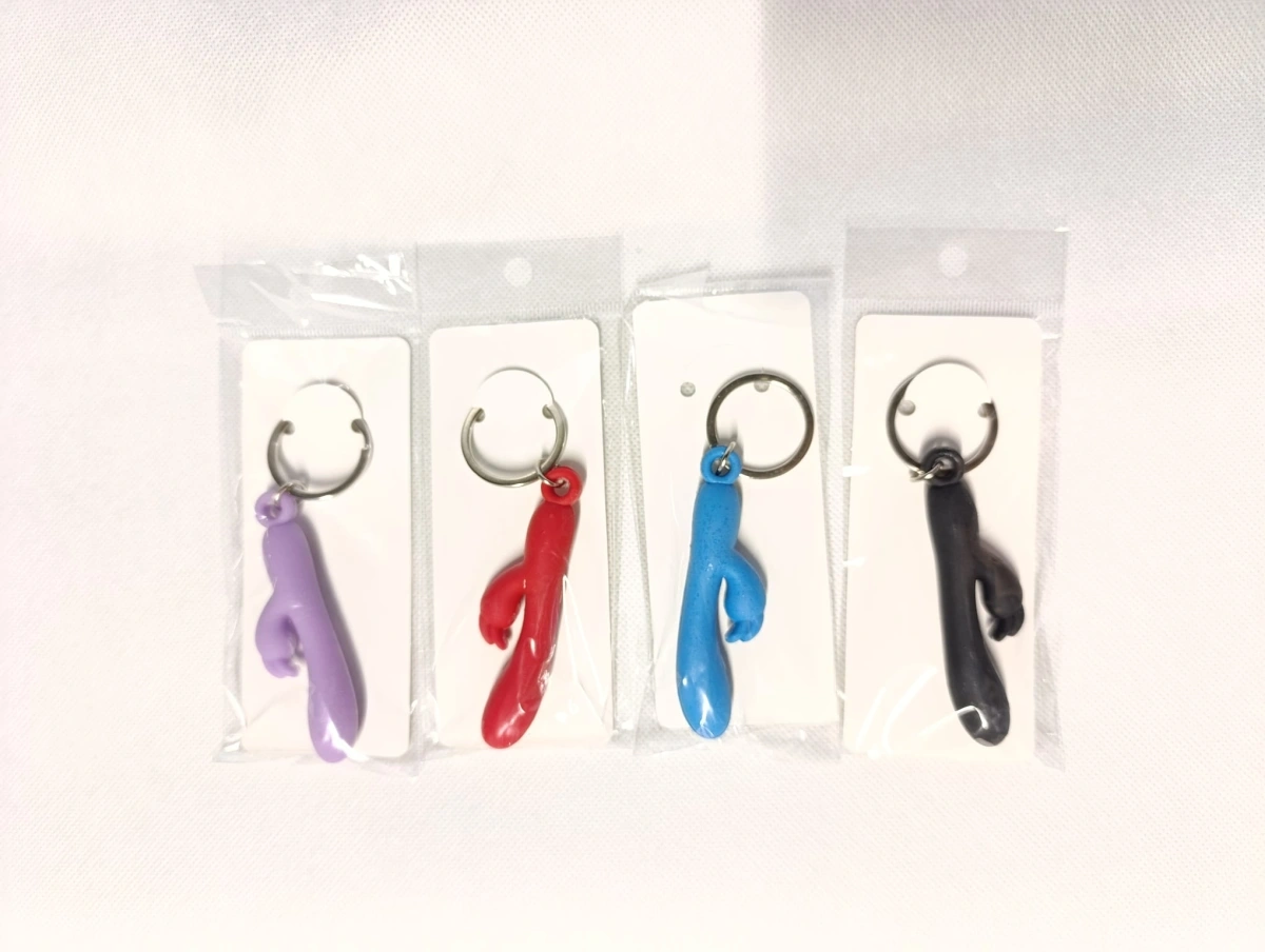 Breloc sub Forma de Vibrator Iepuras, Diverse Culori, Nr. 2, Erotic24.ro
