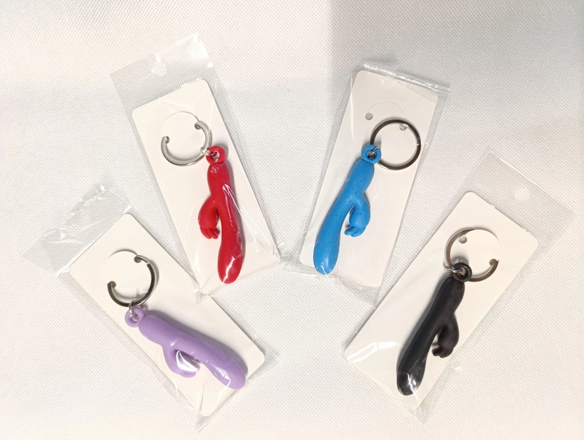 Breloc sub Forma de Vibrator Iepuras, Diverse Culori, Nr. 1, Erotic24.ro
