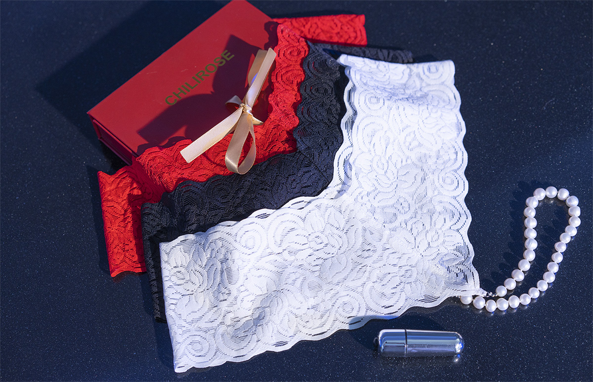 Bikini Dantela cu Perle de Cultura si Glont Vibrator, Rosu, Marimea M, Nr. 3, Erotic24.ro